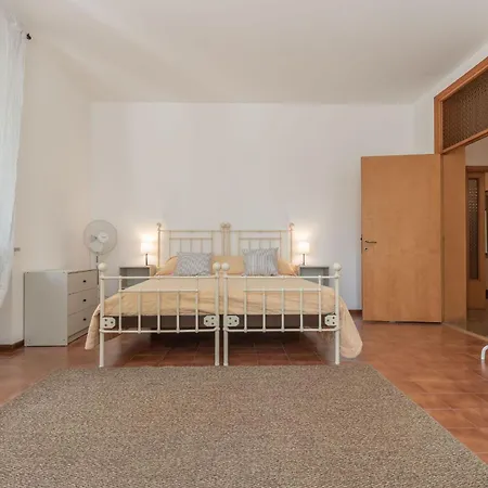 Italian Experience - Sunrise Hill Дом отдыха *